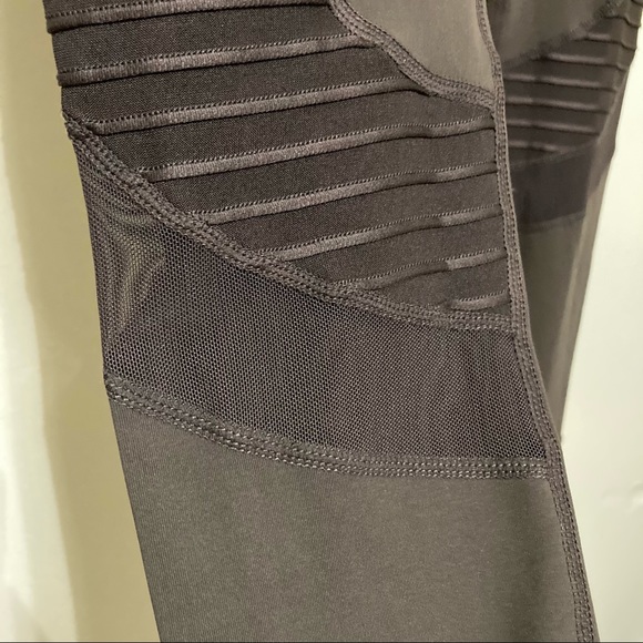 Mono B athletic leggings size Small - Picture 5 of 7